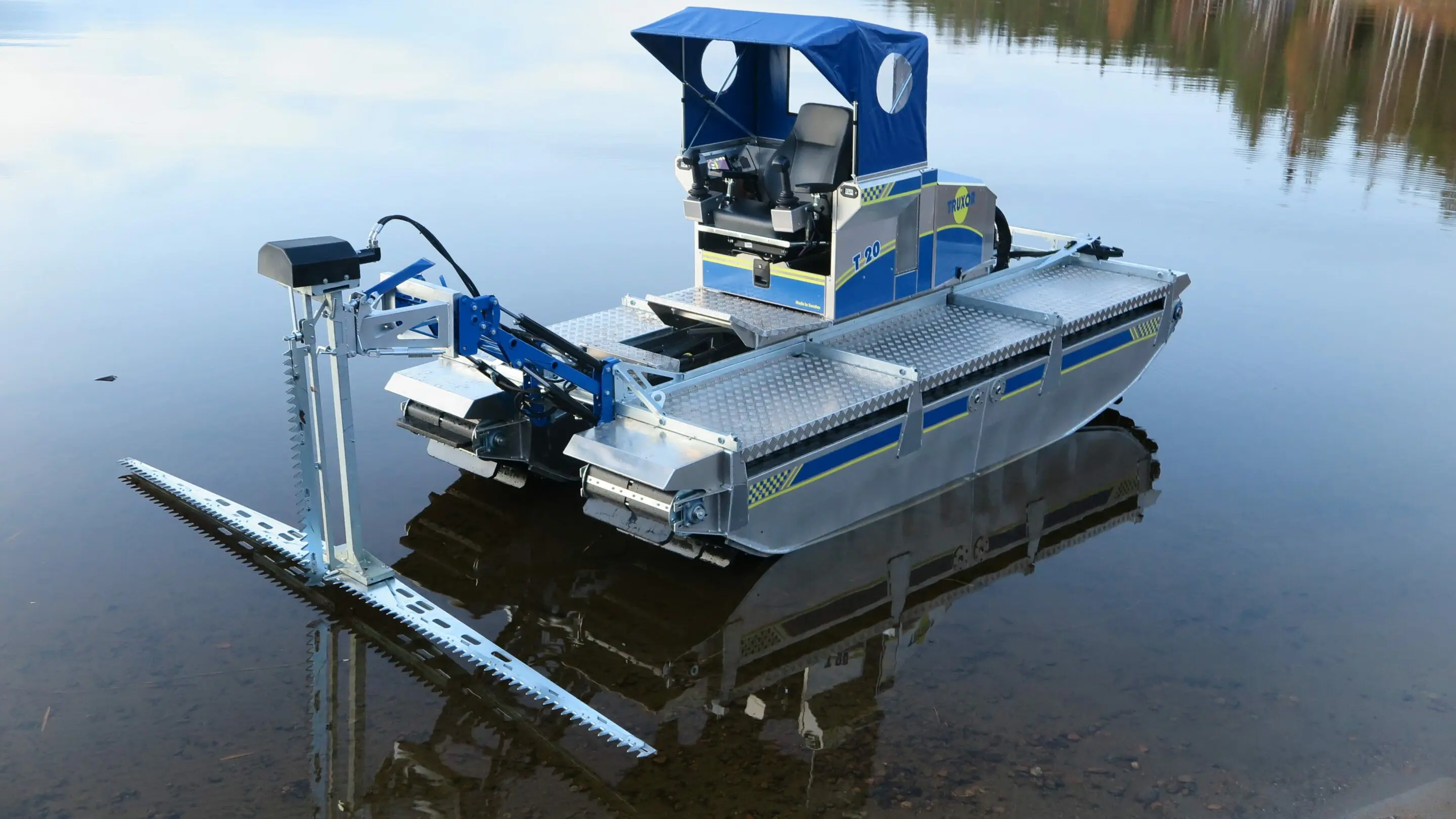 Truxor in motion by The Water Raptor